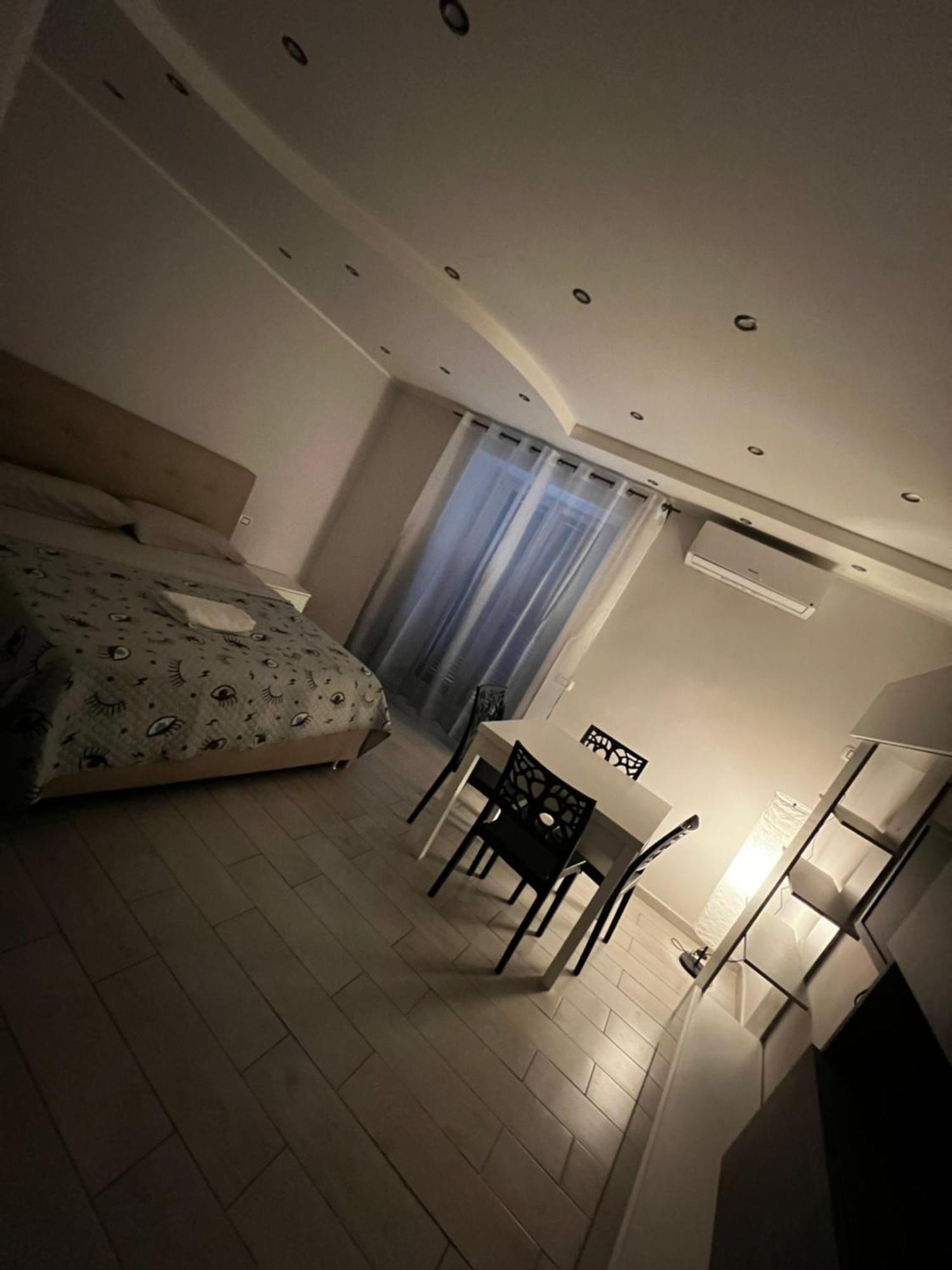 Smart'S House Deluxe Quartieri Spagnoli Napoli Bagian luar foto